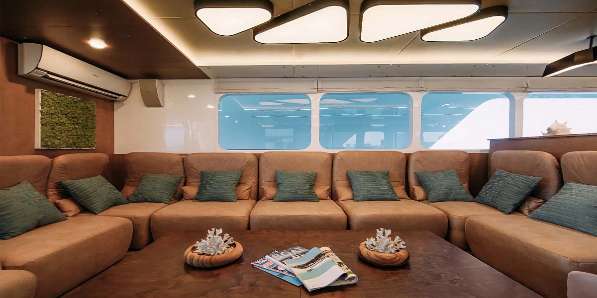 Аренда 31 метровой мега яхты Alice на Мальдивах - всё включено